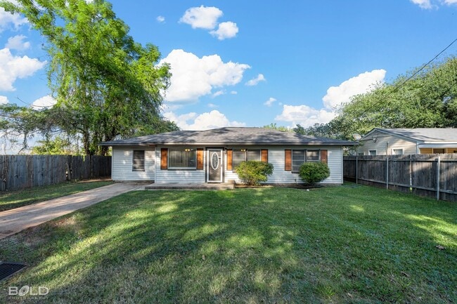Photo - Check Out this Charming 3 bed 1 bath in Bo...