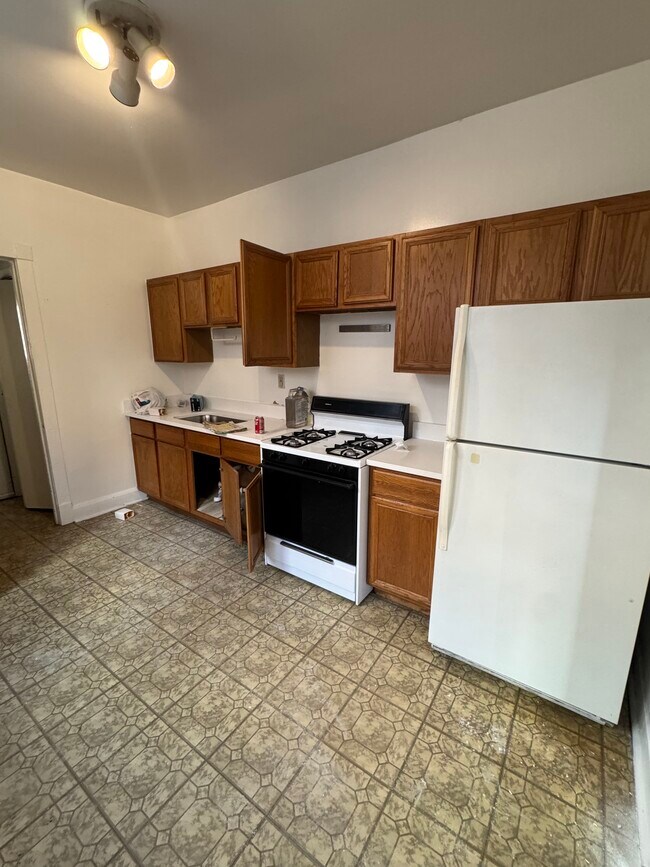 Photo - 3619 N Pine Grove Ave Unidad 2W