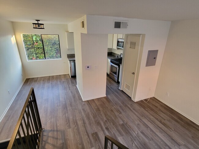 Dining Rm & Kitchen - 2003 Vista Del Mar Ave Apartments Unit 5