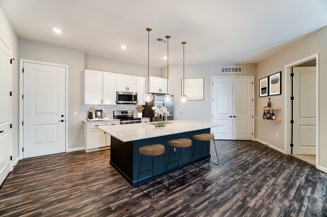 Photo - Essex Apartments