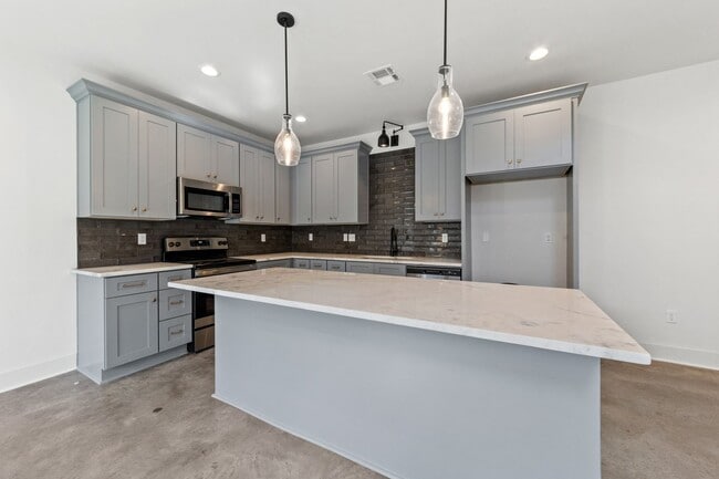 Photo - 409 Highland Park Ln
