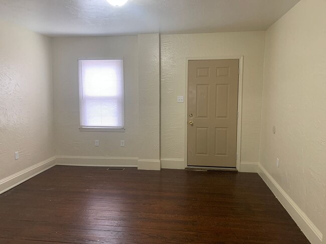 Photo - Semi-detached 3 bedroom 1 Bath House with Parking