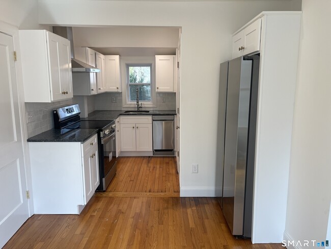 Building Photo - 156 Union St Unit 2