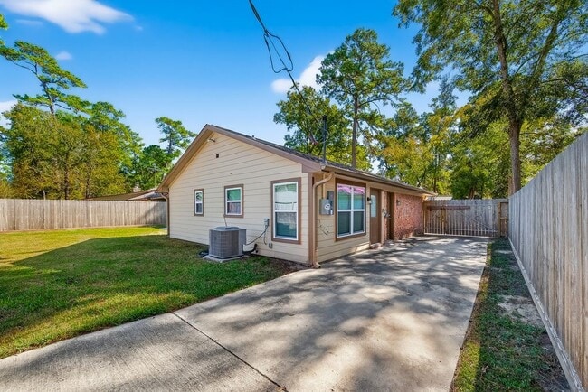 Photo - 2103 Woodway Dr