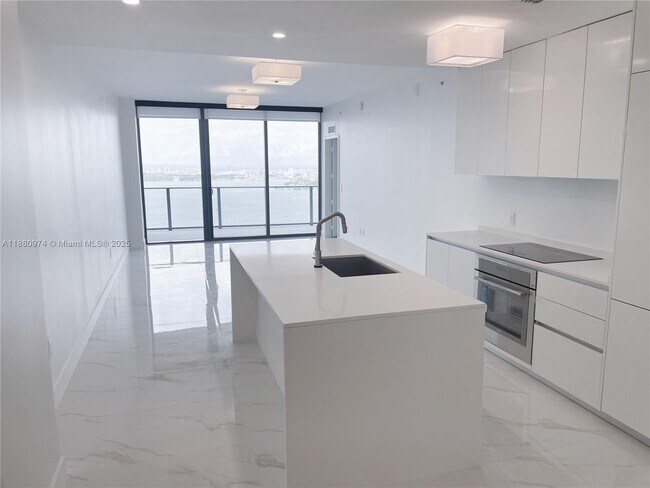 Building Photo - 700 NE 24th St Unit 4604 Rental