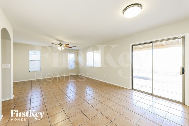 Photo - 12922 W Holly St