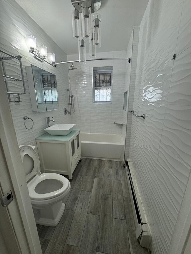 Bathroom - 1470 Needham Ave Unit 1470