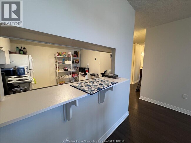 Photo - 75 Riverside Dr E Unité 1705