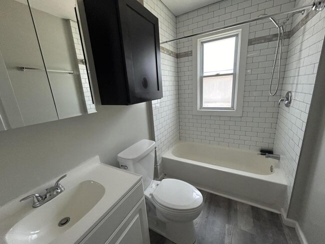 Photo - 81 Mariemont Ave Unit Upper