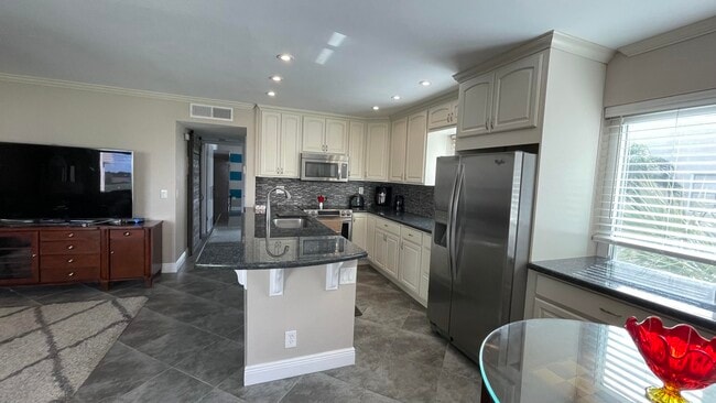 Photo - 510 Flanders K