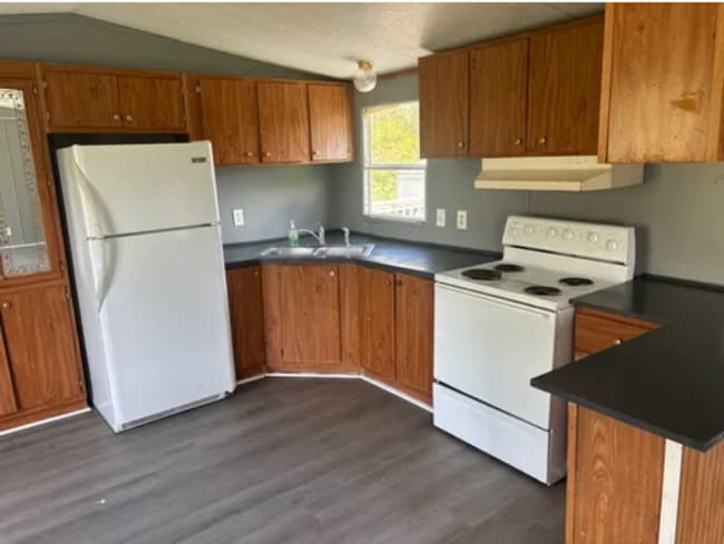 Photo - 119 Lee Dr SE