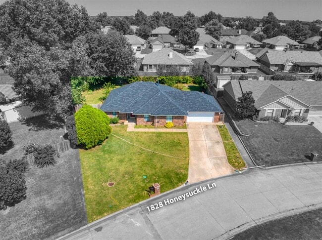 Photo - 1828 Honeysuckle Ln