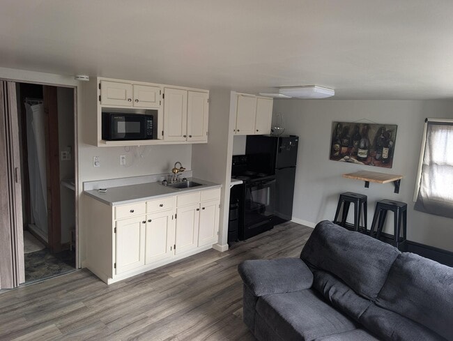 Photo - 563 E Main St Unit 565 E Main St