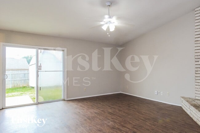 Photo - 1405 Steinburg Ln