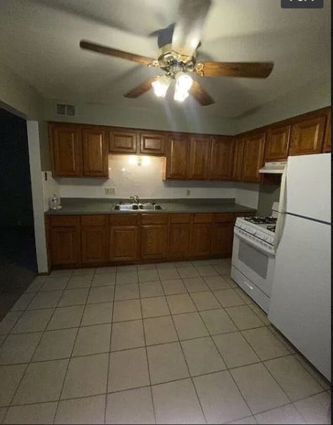 Photo - 2BR/1BA available for rent Unit 3001 E. Adams Avenue - Apt#8