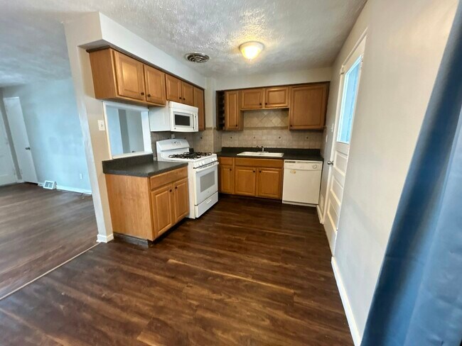 Photo - 215 Erhardt Dr