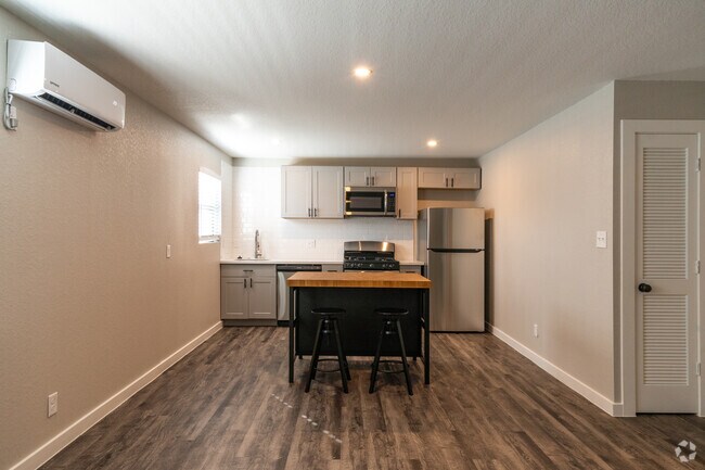 Photo - 5201 Crawford St