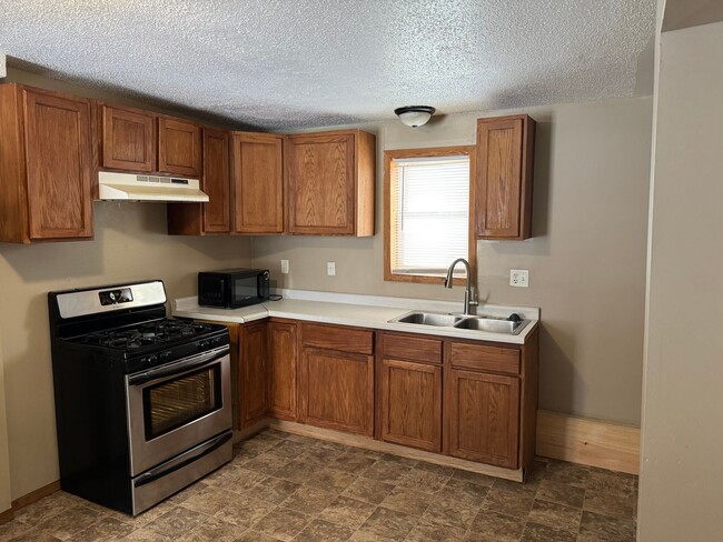 Photo - New!! Main Level 2 Bedroom in St Paul Duplex!! Unit A