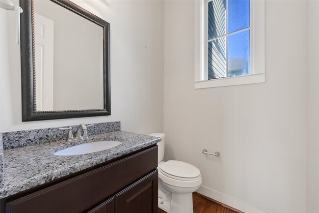 Photo - 1237 Hobbs Reach Ln