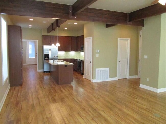 Photo - 115 E Main St