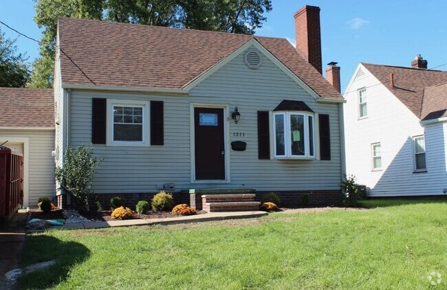 Building Photo - 1211 Raff Rd SW Rental