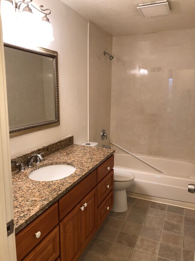 Bathroom - 1948 Harris St Unit 1