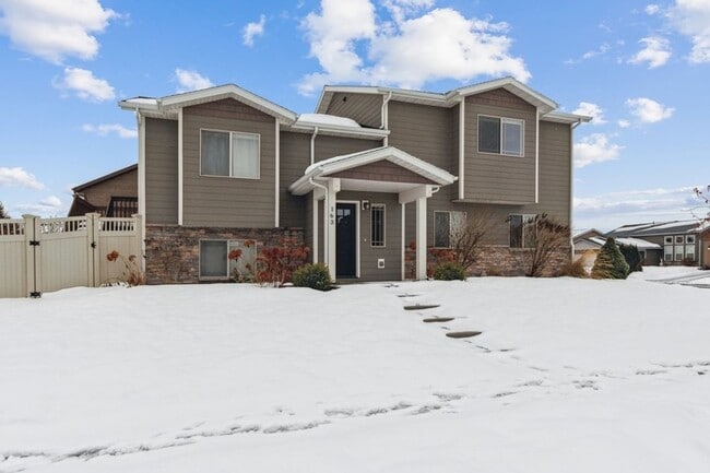 4 bedroom, 3 bath, corner lot home - 4 bedroom, 3 bath, corner lot home