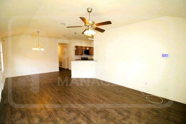 Photo - 907 Lasso Dr