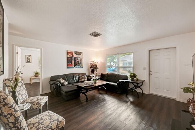 Photo - 618 S Osprey Ave