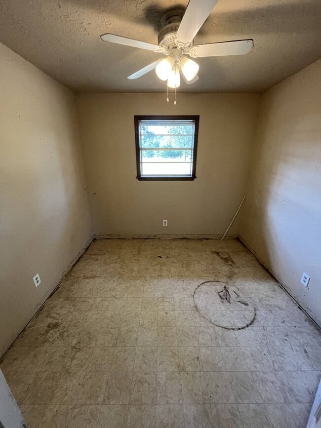 Photo - 331 Carr Rd