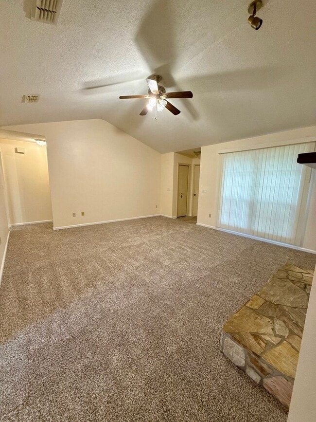 Photo - Great Three Bedroom Two Bath Home in Great...