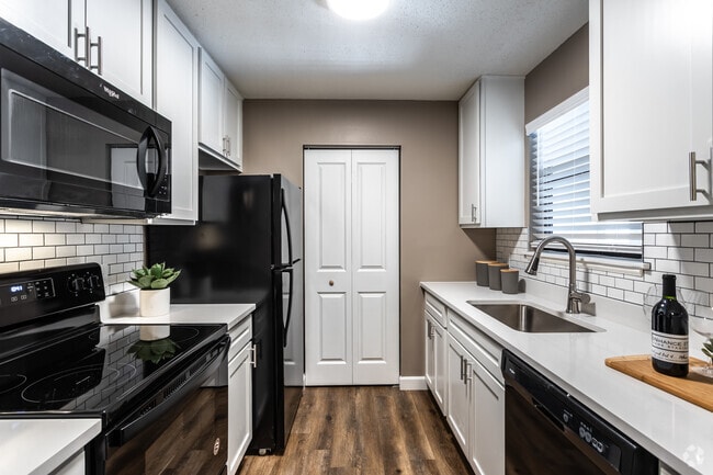 1BR, 1BA - 639 SF