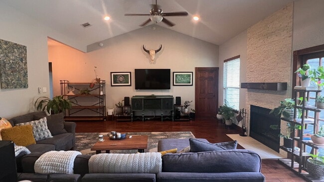 Photo - Beautifully Updated 3BR Home in Prime South Austin Location!