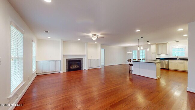 Photo - 202 Tidewater Dr
