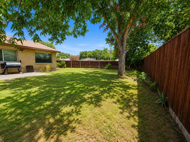 3401 Livingston Ln