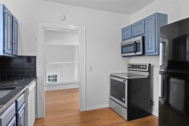 Photo - 4037-4039 Roswell St Unit 4039 Roswell St