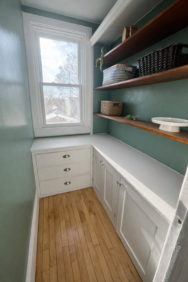 Photo - 439-441 E Dover St Unidad 439 upper