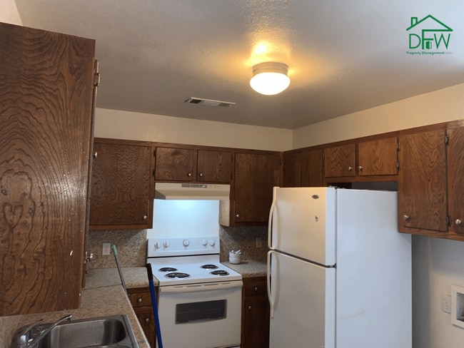 Photo - 807 W Walnut St