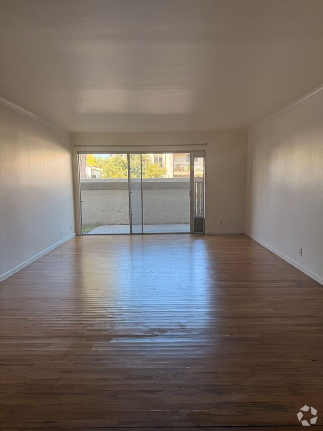 Building Photo - Cozy Ground Level Condo in Goleta, CA Unit # 27