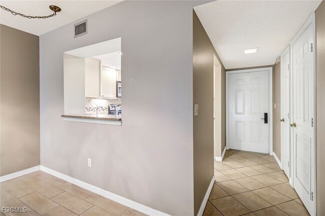 Photo - 7430 Lake Breeze Dr Unidad 206