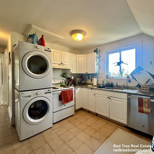 Photo - 8 Selkirk Rd Unit 2