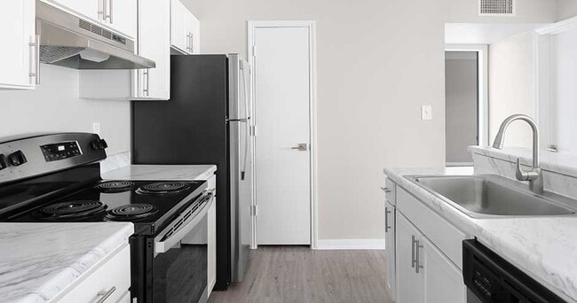 Photo - Kenwood Club at the Park Apartments