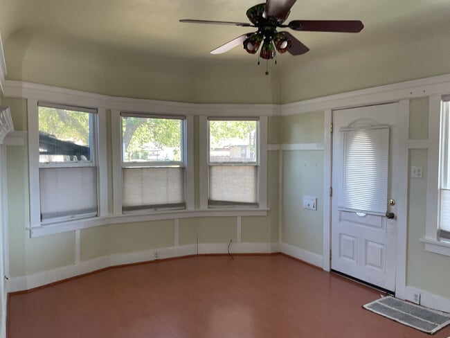 Photo - "Charming 2-Bed Home with Granite Touches in Tracy's Heart!"