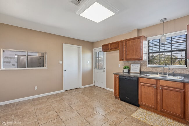 Photo - 3427 Horseshoe Trail