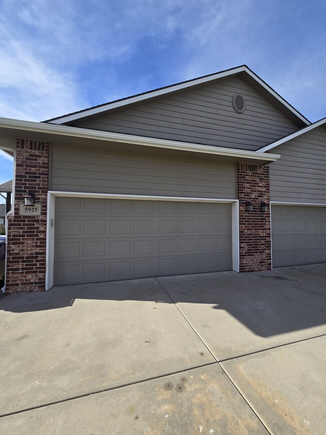 Building Photo - 5925 Millsboro St