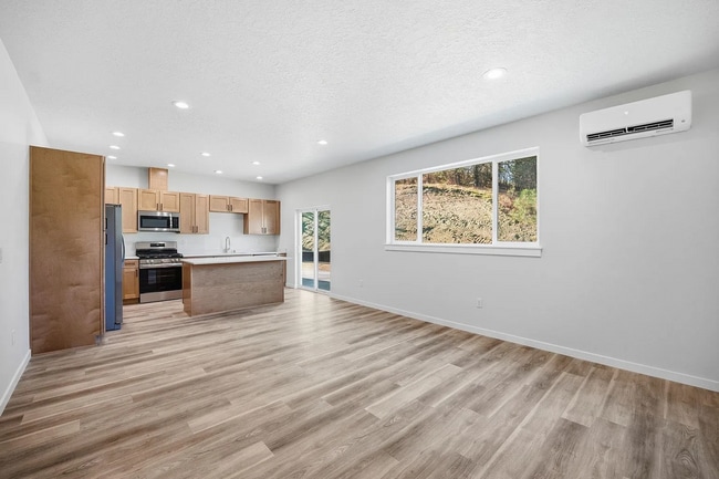 Photo - Stylish New Duplex with Scenic Surroundings