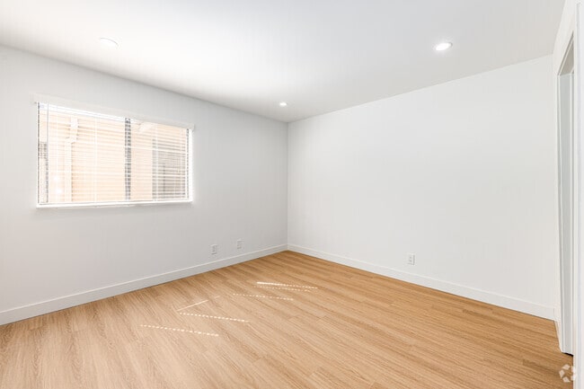 1BR, 1BA - 750SF - Bedroom