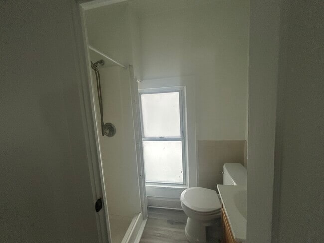 Photo - 421 W Bond St