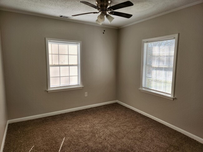 Photo - 5200 Chandler St