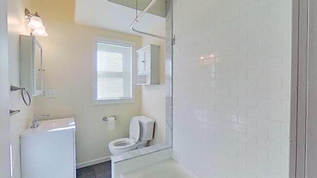 30 Hazelwood St Unit 3